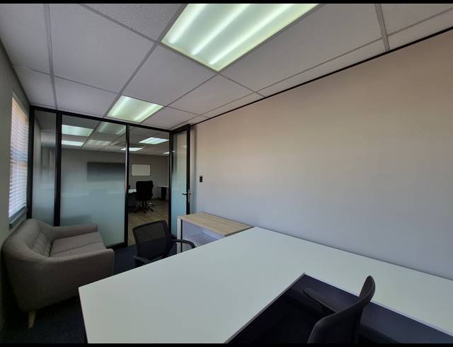 110M² OFFICE TO LET IN DUNKELD WEST